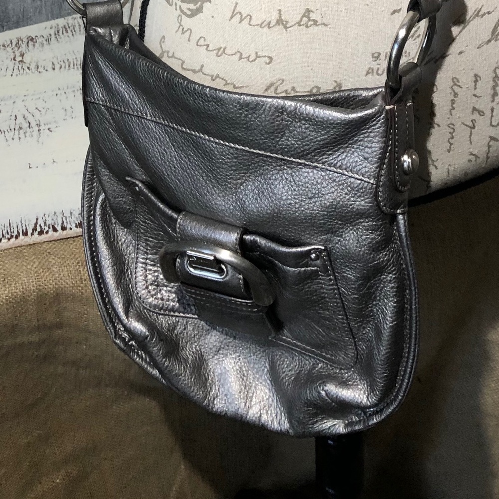 B. Makowsky (flaw) Crossbody Purse Metalli…